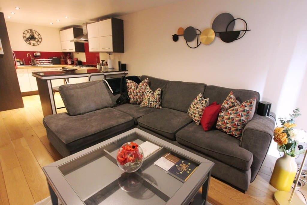 Spacious 2 Bed, 2 Bath Apartment -The Shore, Leith — Photos 3