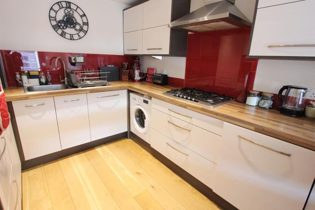 Spacious 2 Bed, 2 Bath Apartment -The Shore, Leith — Photos 1